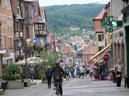 Pourquoi faut-il poursuivre son projet immobilier à Saverne malgré la hausse des taux?