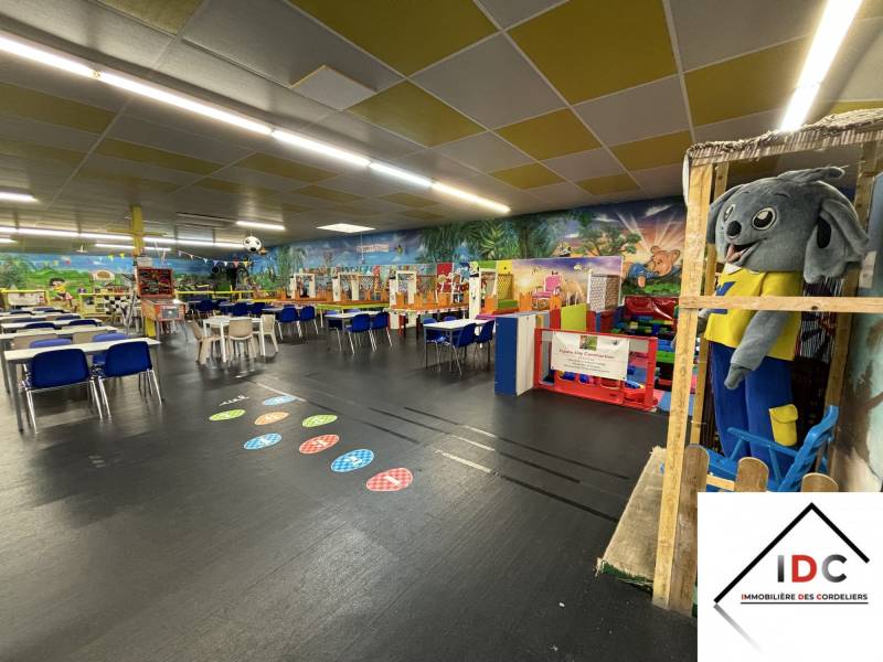 bâtiment commercial de 1 532 m² à Niderviller